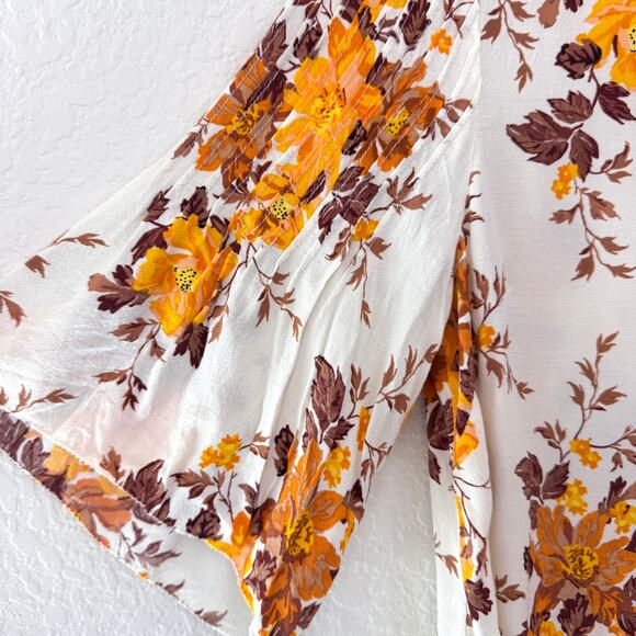 Auguste Womens Blouse Top Size S Floral Flowy Autumn Fall Pleats Cream - Picture 4 of 7